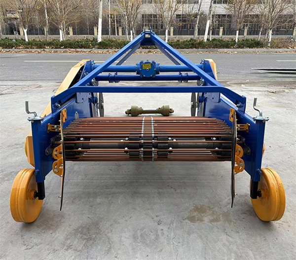 4UD-130馬鈴薯收獲機(jī)